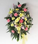 Traditional mixed arrangement on an easel sympathy