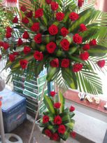 Wedding flower red roses arrangement