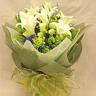 white liles bouquet