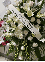 Extra White Flower Standing Spray 