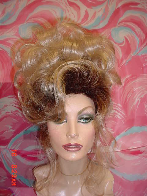 Susan S Big Wigs S003