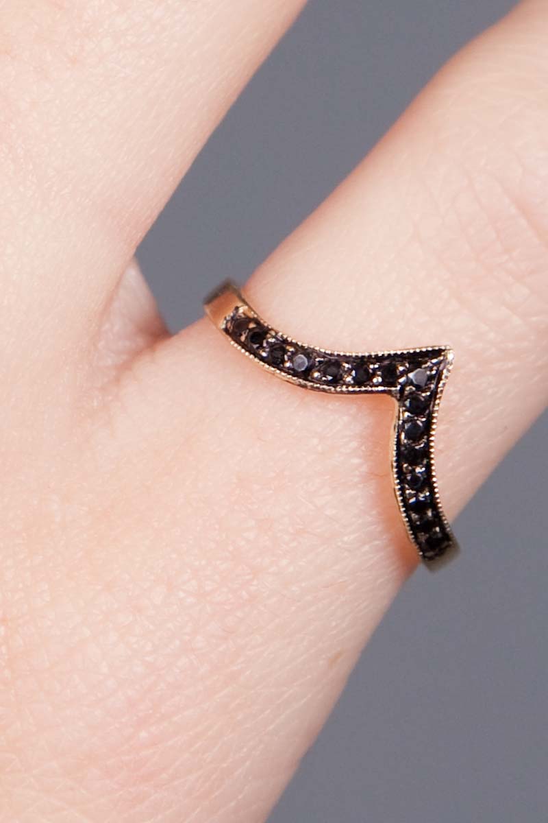 JACQUIE AICHE 14K V DIAMOND RING