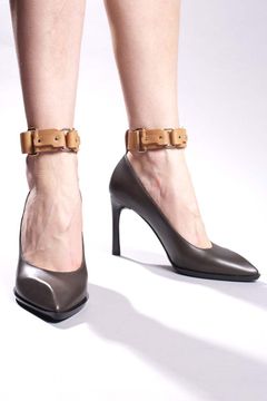 Pump w/Ankle Strap 