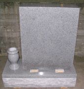 U05 G614 GRAVESTONE MONUMENT