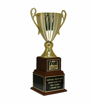 22-1/2 INCH PERPETUAL TROPHY GOLD CUP WITH 5 PLATES
