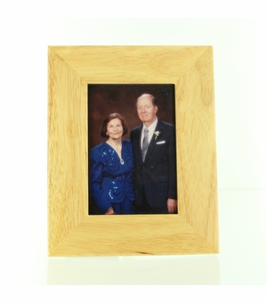 5-7/8 X 7-1/2 INCH ADLERWOOD PICTURE FRAME, HOLDS 3-1/2 X 5 INCH PHOTO
