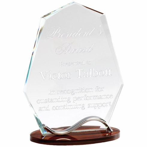 7-1/2 x 5-1/2 INCH OPTICAL CRYSTAL ARROW HEAD AWARD WITH BEVELED EDGES ON WOOD GRAIN BASE