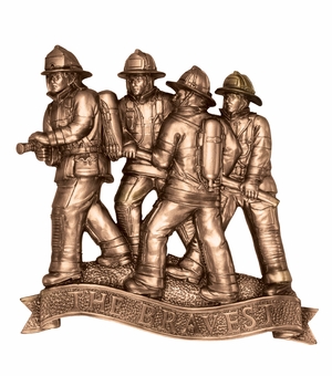 7" FIRE FIGHTERS WITH HOSE ANTIQUE BRASS DIE CAST PLAQUE MOUNT