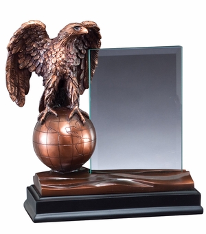 8 INCH ELECTROPLATED BRONZE EAGLE ON GLOBE WITH 4 X 6 INCH GLASS TROPHY