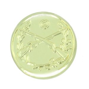 CROSSED RIFLES BRIGHT GOLD LAPEL PIN