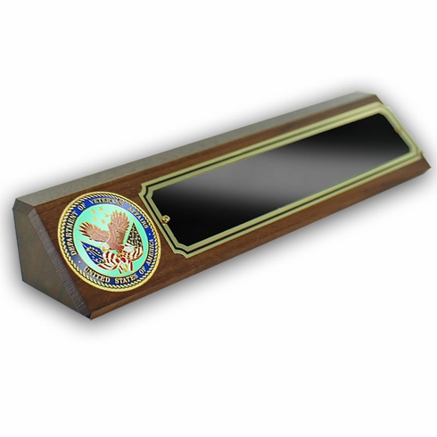GENUINE WALNUT DESK BLOCK WITH DEPT. OF VETERANS AFFAIRS MEDALLION AND BLACK SCREENED PLATE