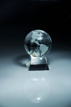 OPTICAL CRYSTAL GLOBE AWARD GIFT BOXED. SIZE 3 INCH GLOBE 3 INCH X 4 1/2