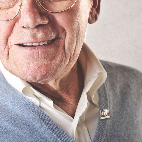 VETERAN AMERICAN FLAG PIN