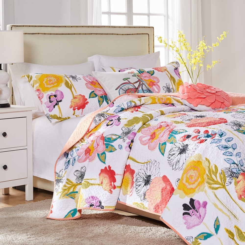 Watercolor Dream Floral Quilt Set