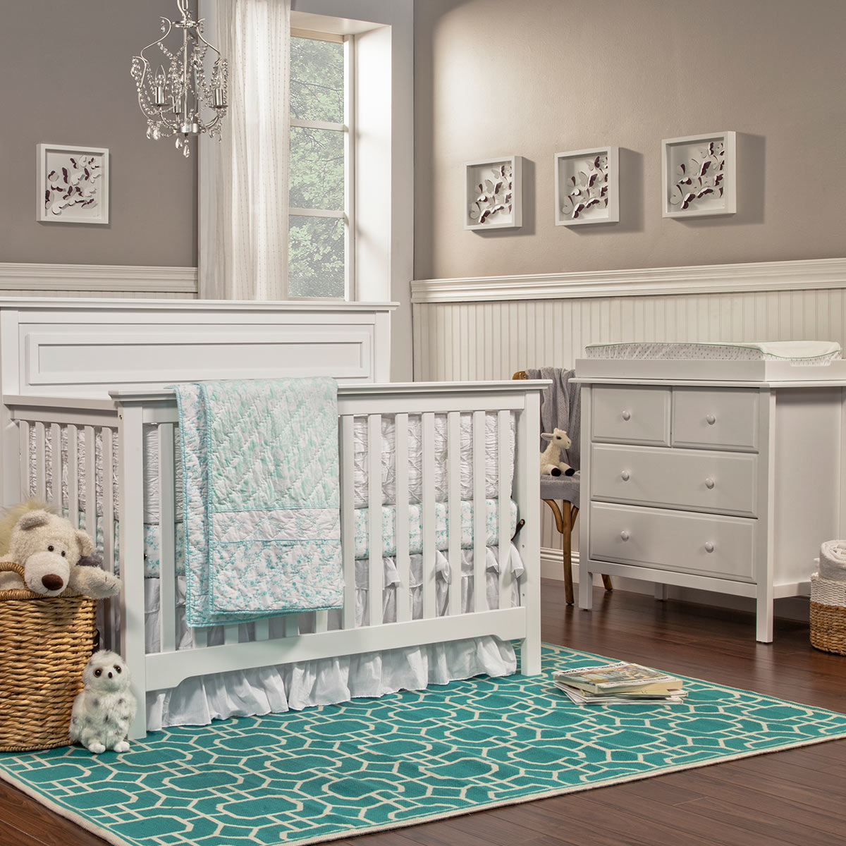 DaVinci 2 Piece Nursery Set Autumn 4 in 1 Convertible Crib and Changer Dresser in White FREE