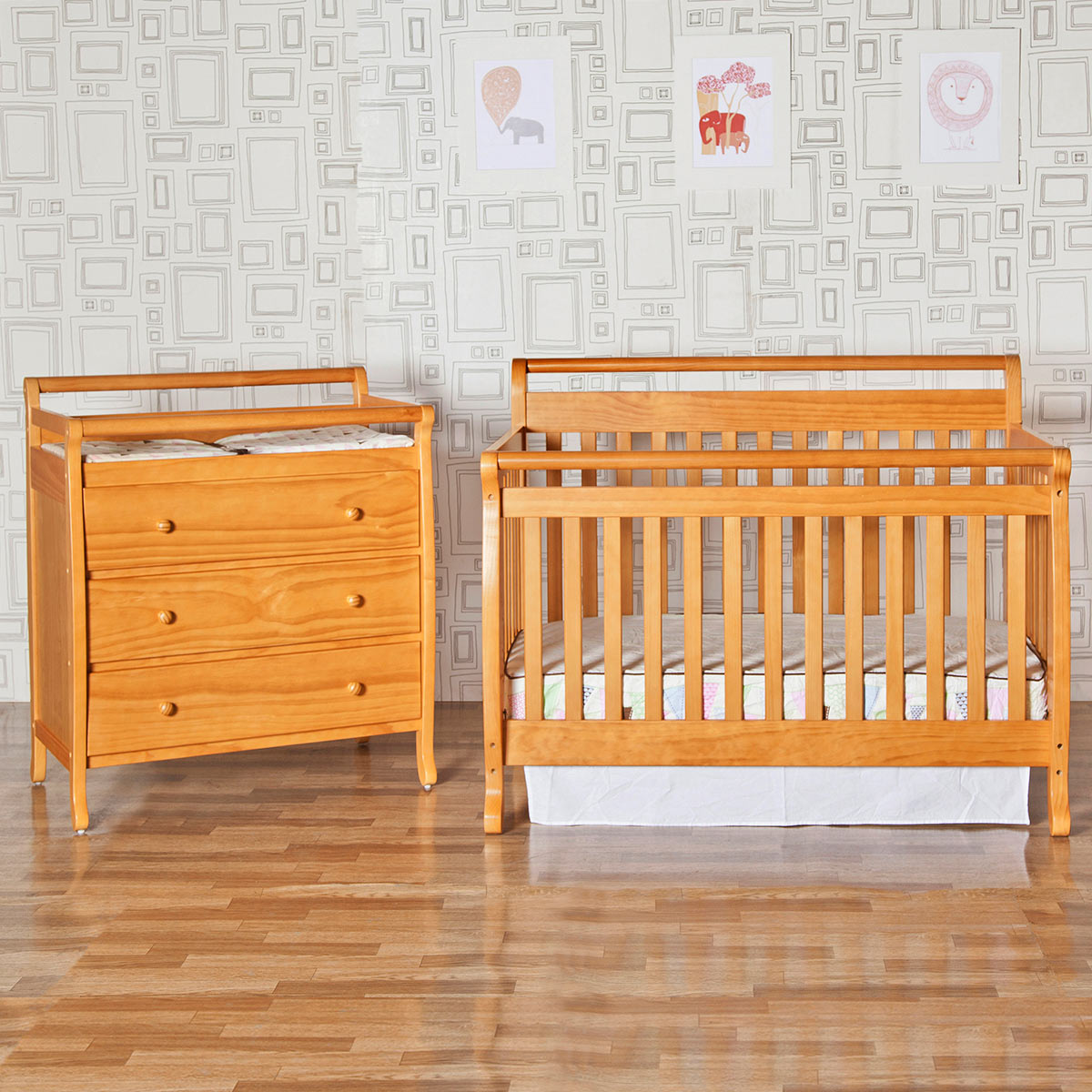Da Vinci 2 Piece Nursery Set in Oak Emily 4 in 1 Convertible Crib and