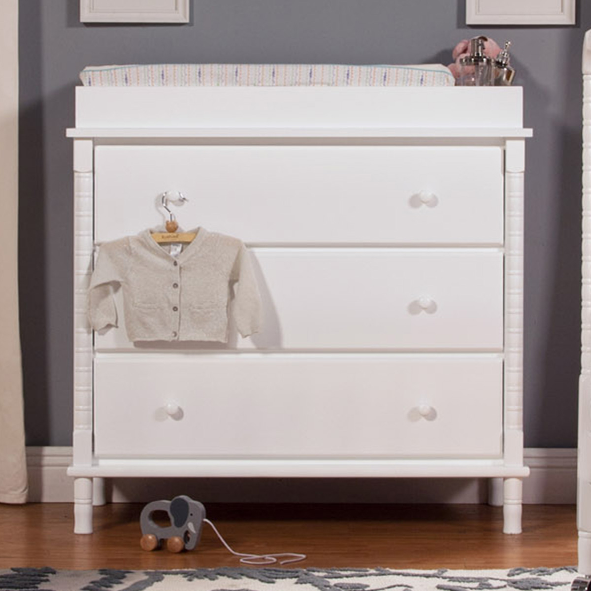 DaVinci Jenny Lind Spindle 3-Drawer Dresser