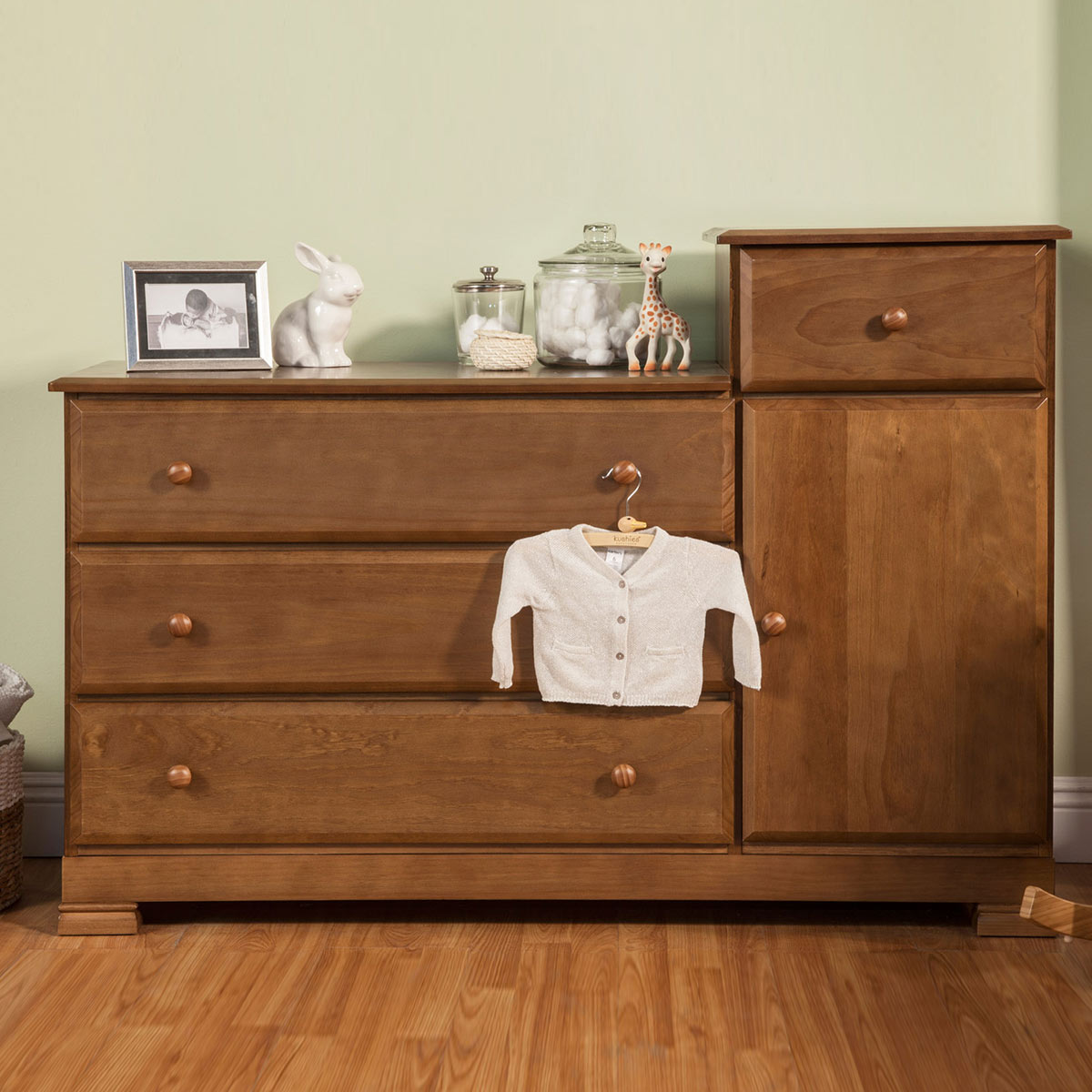 DaVinci Kalani Combo Dresser in Chestnut FREE SHIPPING 359.00
