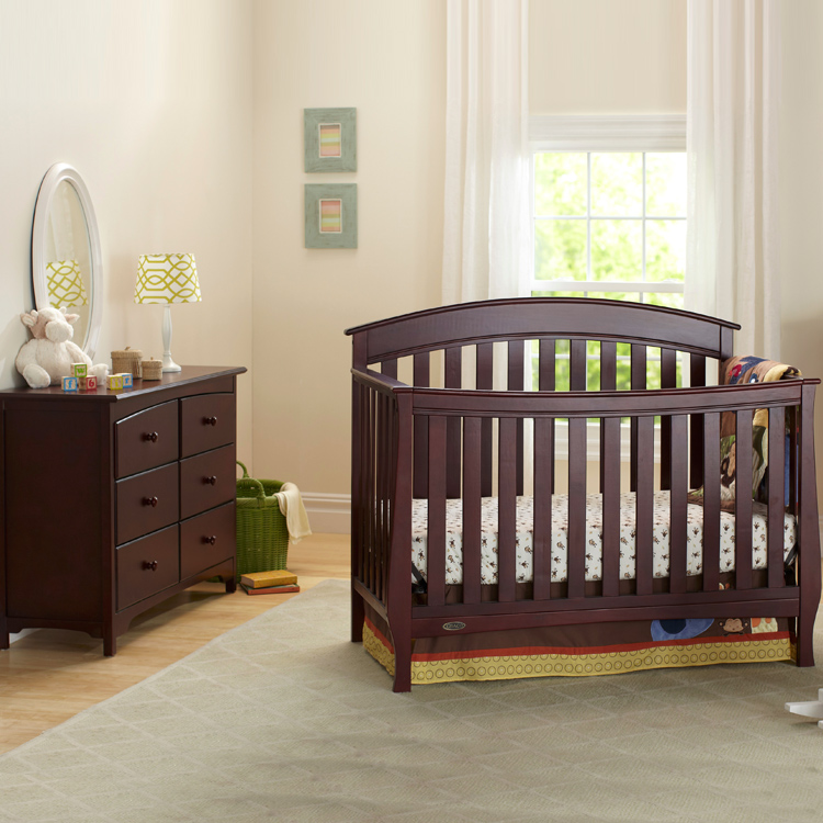 Graco Cribs 2 Piece Nursery Set Suri Convertible Crib and Combo