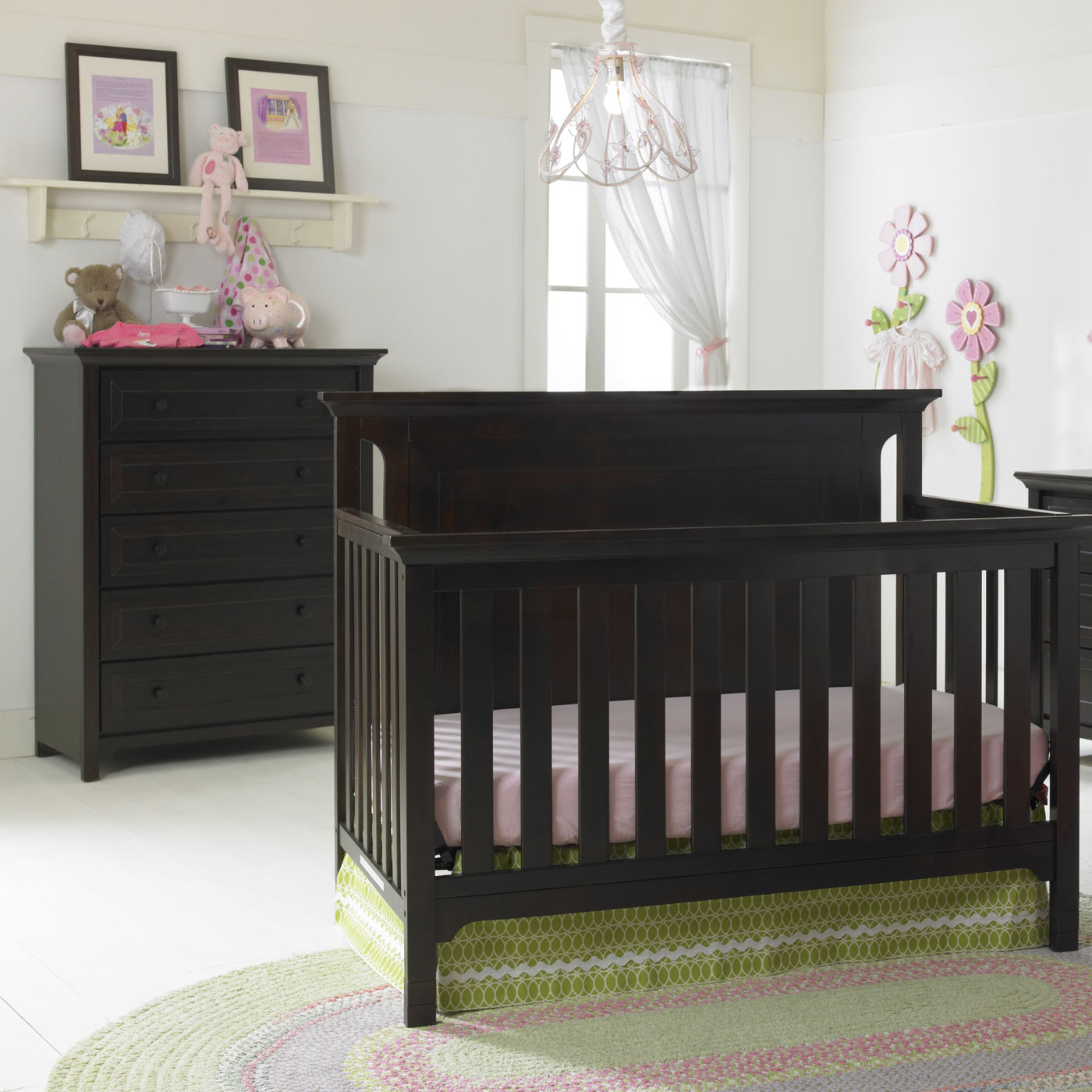 Ti Amo Carino 2 Piece Nursery Set Convertible Crib and 5 Drawer