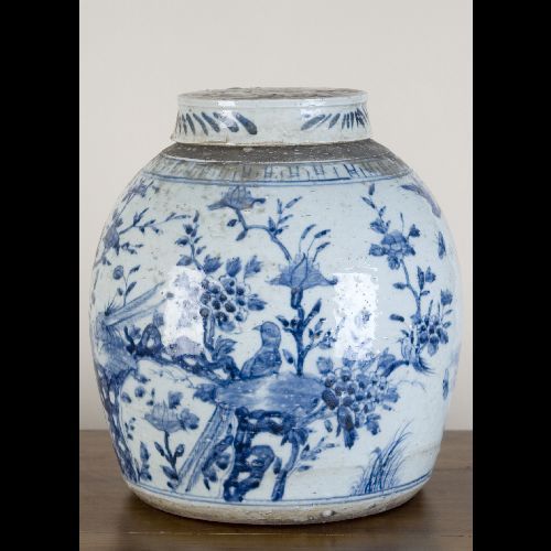 CLASSIC BLUE AND WHITE ORIENTAL PORCELAIN GINGER JAR with bird