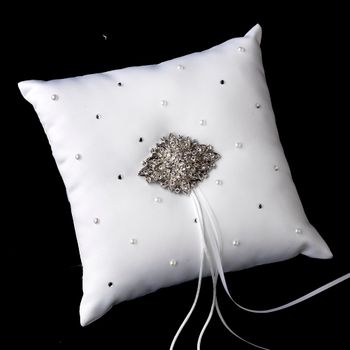 Ring Pillow 92 with Vintage Leaf Brooch 14