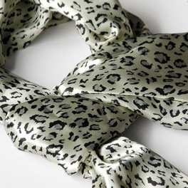Brando Ivory Leopard Animal Print Elegant Exquisitely Soft Silk Scarf/Wrap/Shawl(Large)