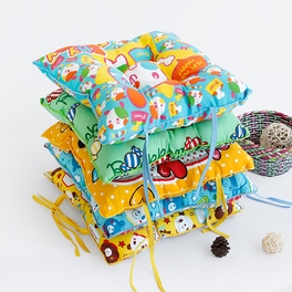 [Shy Puppy] Chair Seat Cushion / Chair Pad (15.8 by 15.8 inches)