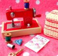 Re-ment Miniatures : Natalie's French Goods (2005) #3 - Miniature Sewing Machine & Accessories