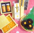 Re-ment Miniatures : Fresh Food From the Farm Delivery Pack (2004) #8 - Miniature Sea Urchin & Kelp From Hokkaido