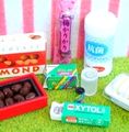 Re-ment Miniatures : Yappari Konbini Convenience Store (2006) #8 - Miniature Japandse Chocolate & Snacks