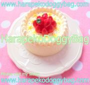 Re-ment Miniatures : Cake on Parade (2003) #1 - Miniature Shortcake