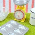 Re-ment Miniatures : Puchi Petite Kitchen (2004) #5 - Miniature Madeleine Cake Mould