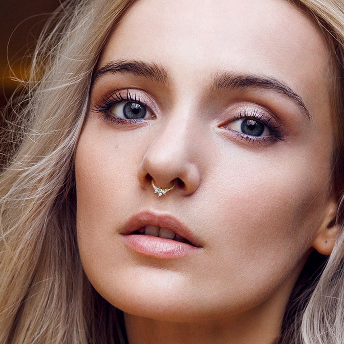 Piercing septum pliable argenté cinq strass