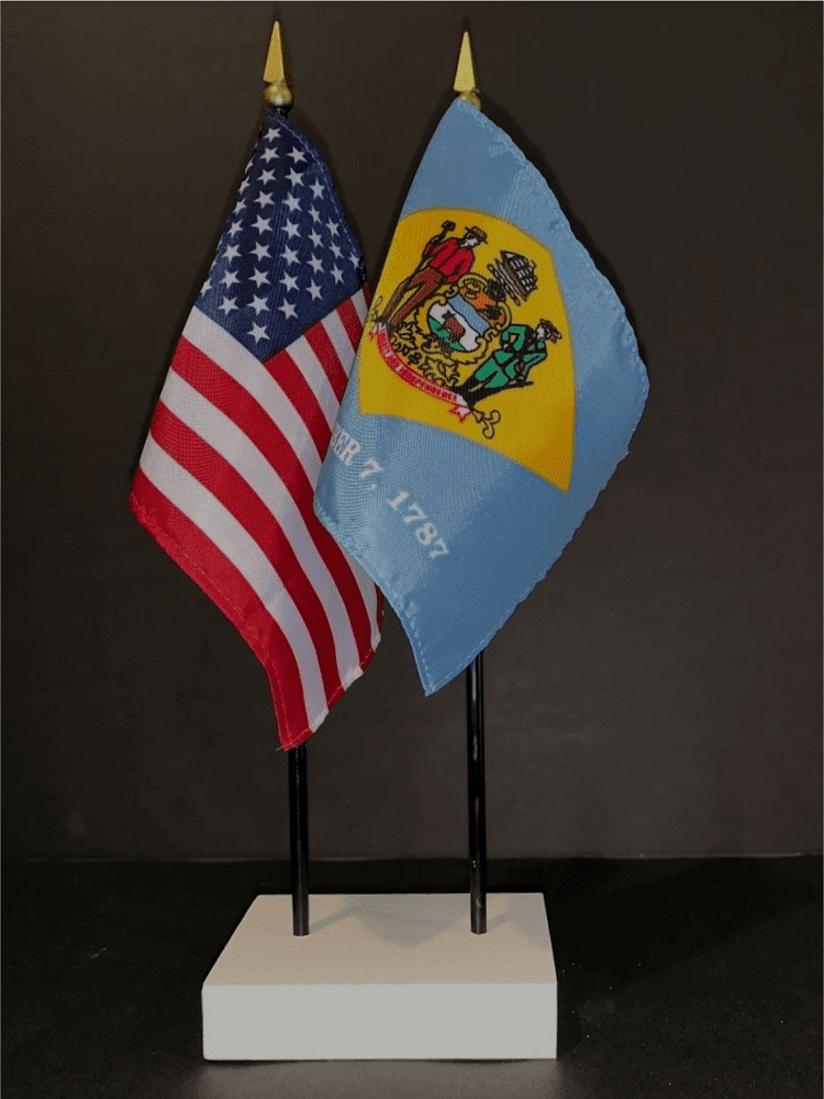 Delaware and US Flag Desk Set