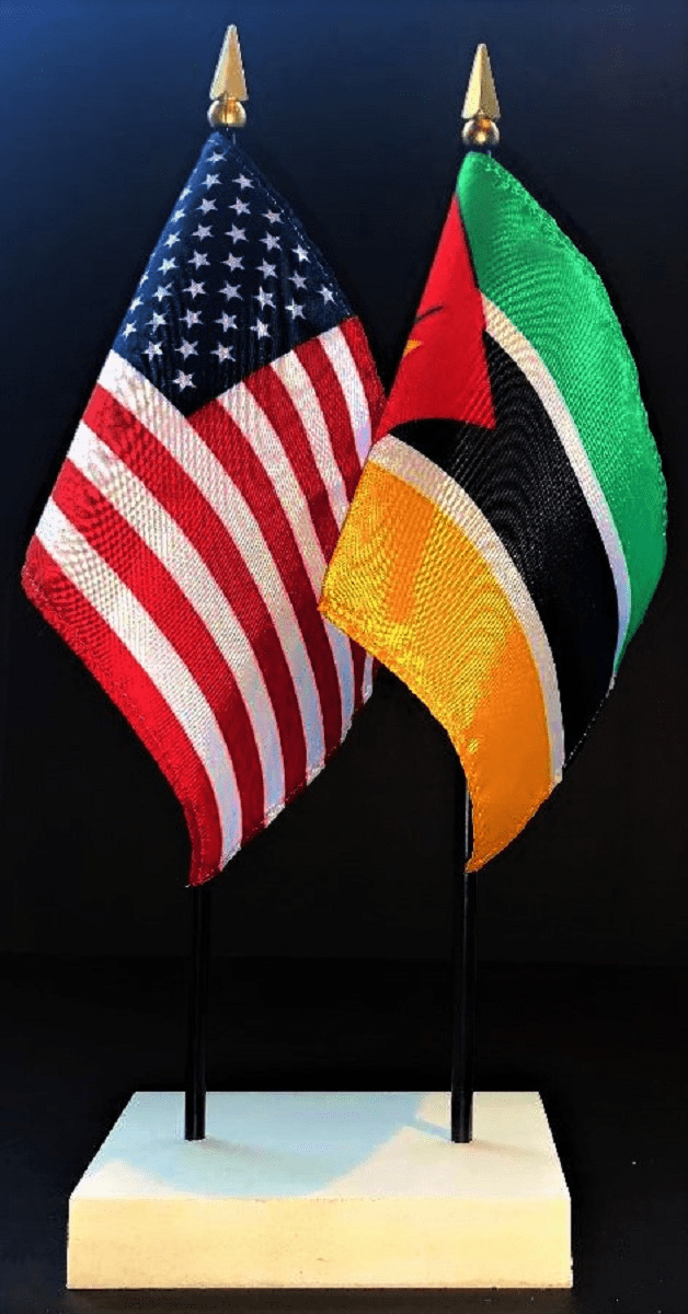 Mozambique and US Flag Desk Set