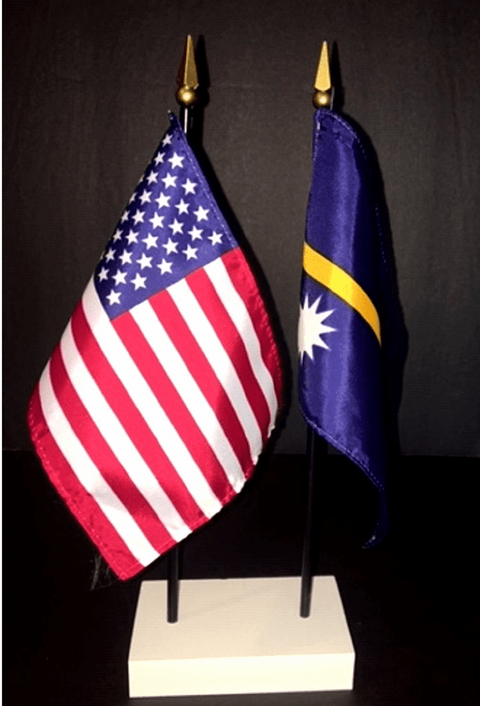 Nauru and US Flag Desk Set