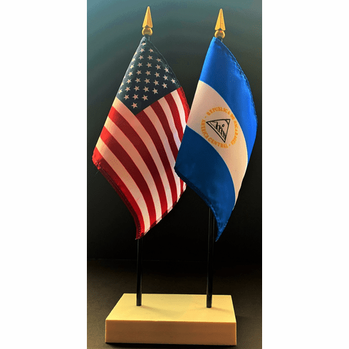 Nicaragua and US Flag Desk Set