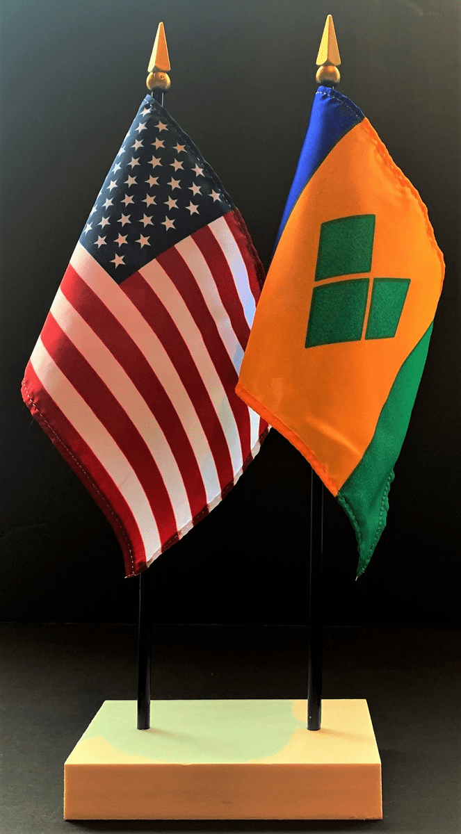 St Vincent and US Flag Desk Set