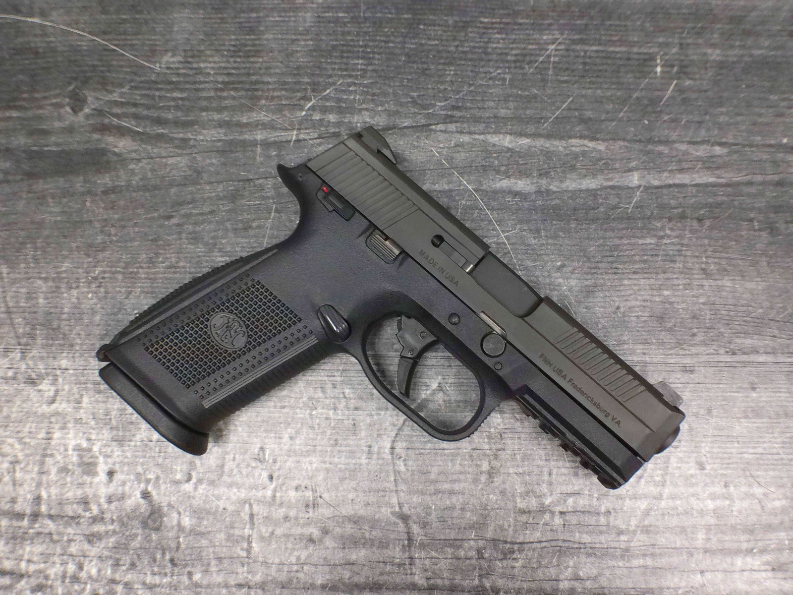 FN FNS-40 (.40)