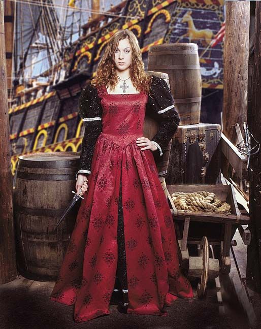 Elegant Lady's Medieval Dress a Noble Women's renaissance dress.