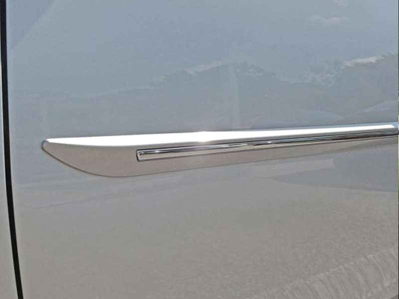 20212023 LEXUS IS CHROMELINE PAINTED BODY SIDE MOLDING