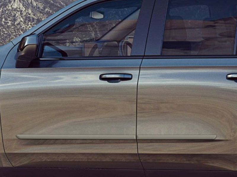 20212023 GMC YUKON PAINTED BODY SIDE MOLDING