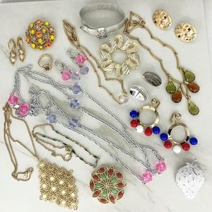 15 Piece Lot of Sarah Coventry Jewelry