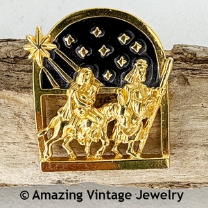 AVON - Nativity Pin