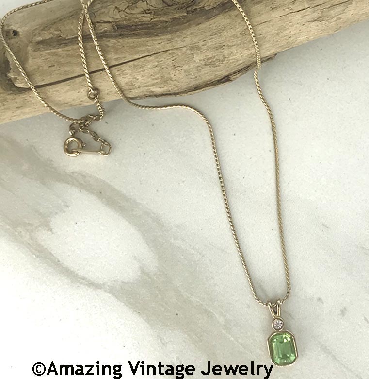 CALENDAR GIRL - August Peridot