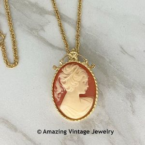 Cameo Necklace/Pin - SC