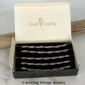 DELICATE TWIST Necklace