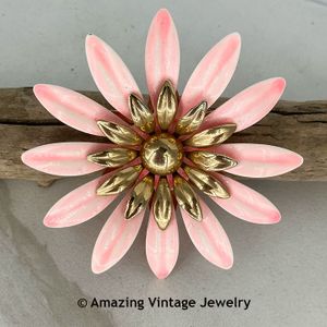 FASHION PETALS Pin - Pink