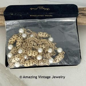 FILIGREE LADY Necklace - Goldtone on Card